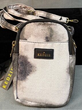 NWT KEDZIE adjustable strap Crossbody black/gray 2 zip pocket purse front pocket
